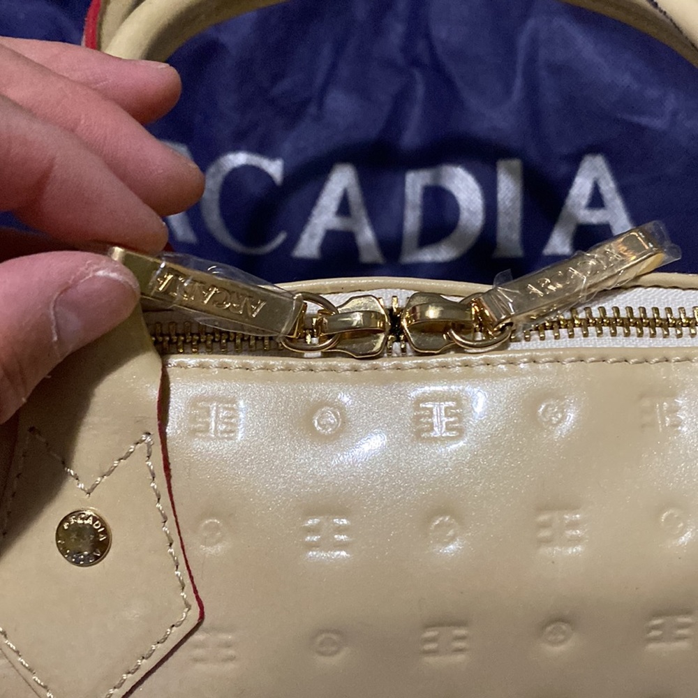 Arcadia - Picture 6 of 14
